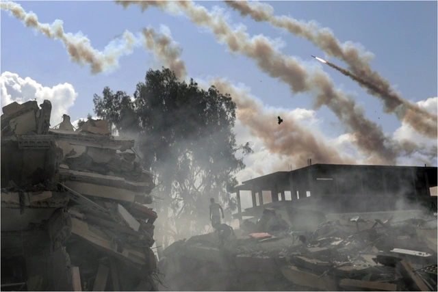 Израиль атаковал свыше 50 объектов в районе Рафаха